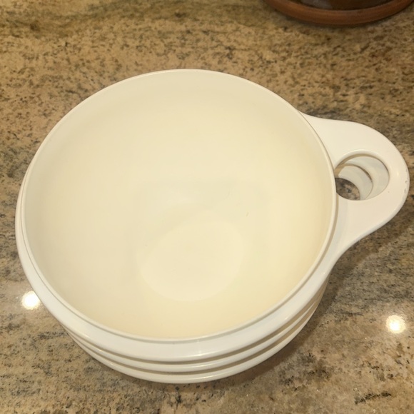 NWOT - 3 Mini THAT’S A BOWL Mixing bowl w/red lids - Picture 5 of 6